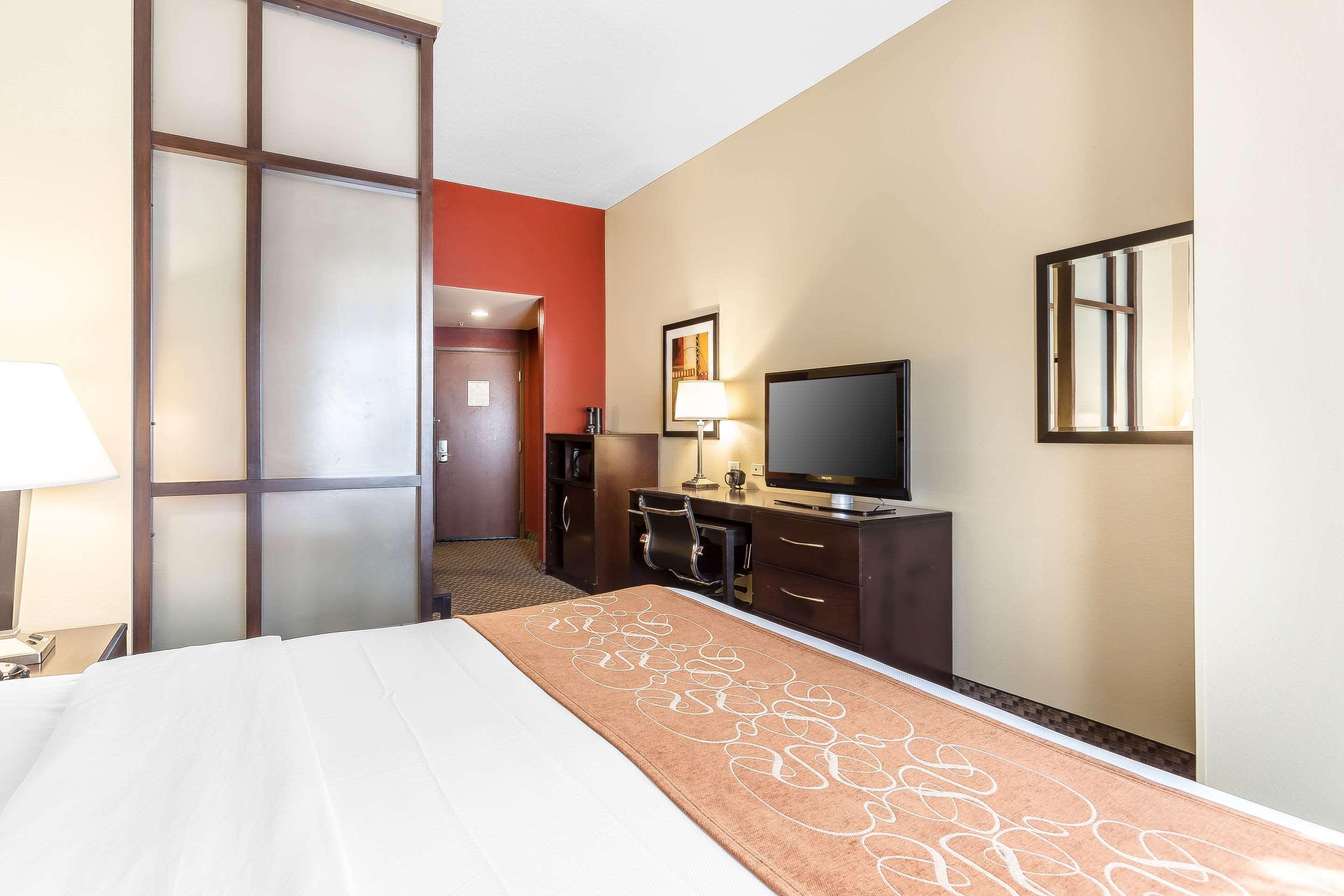 Comfort Suites Charleston West Ashley Экстерьер фото
