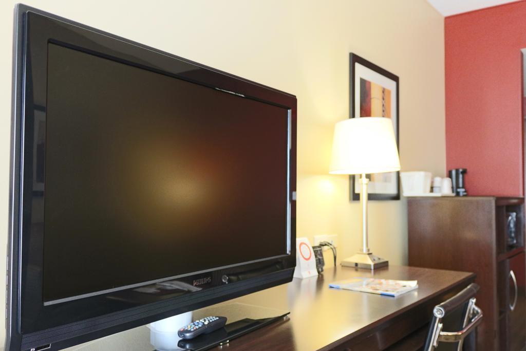Comfort Suites Charleston West Ashley Экстерьер фото