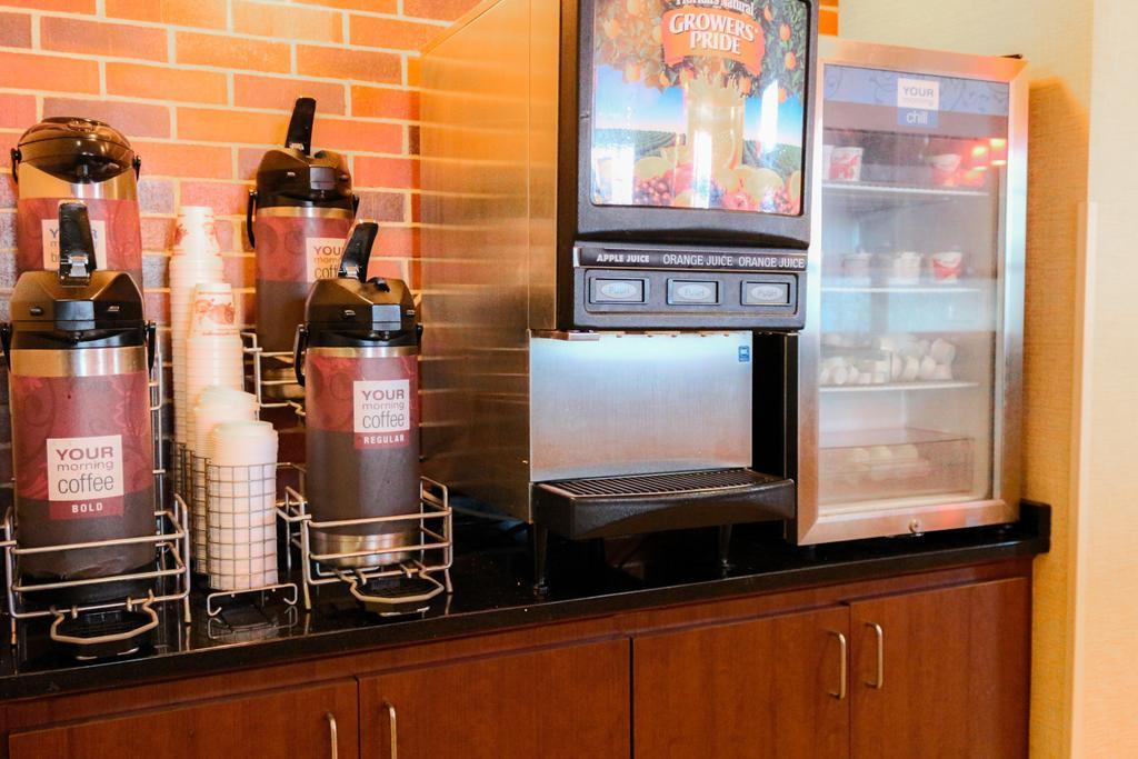 Comfort Suites Charleston West Ashley Экстерьер фото