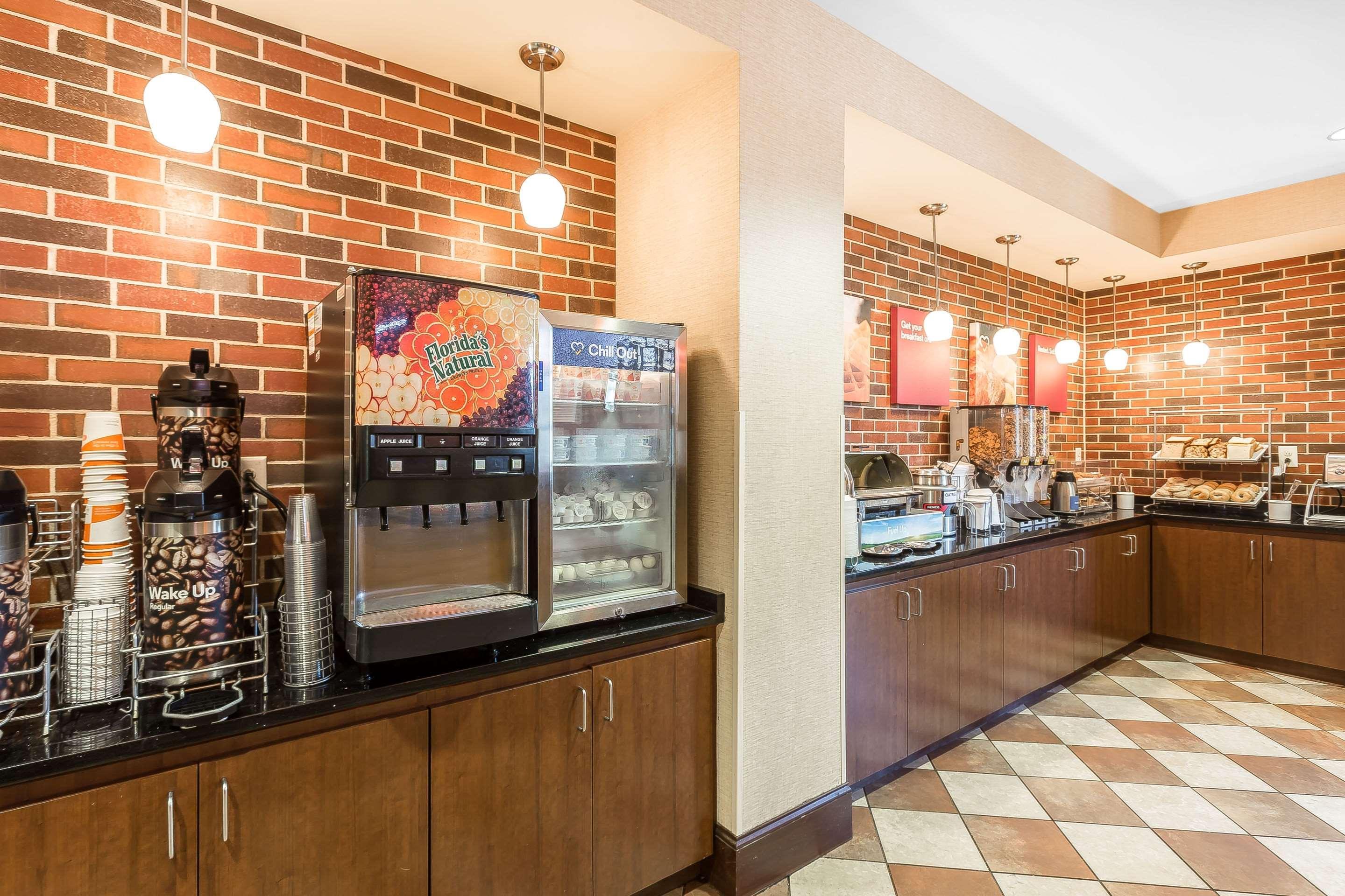 Comfort Suites Charleston West Ashley Экстерьер фото