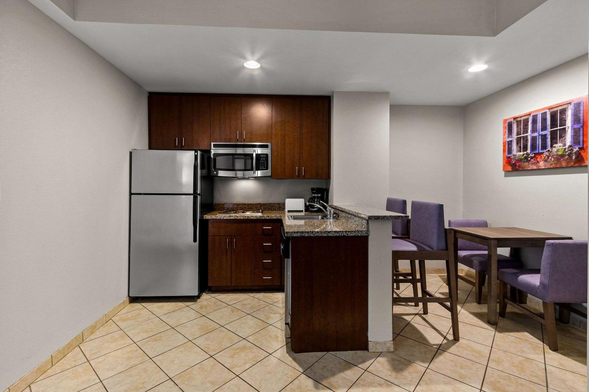 Comfort Suites Charleston West Ashley Экстерьер фото