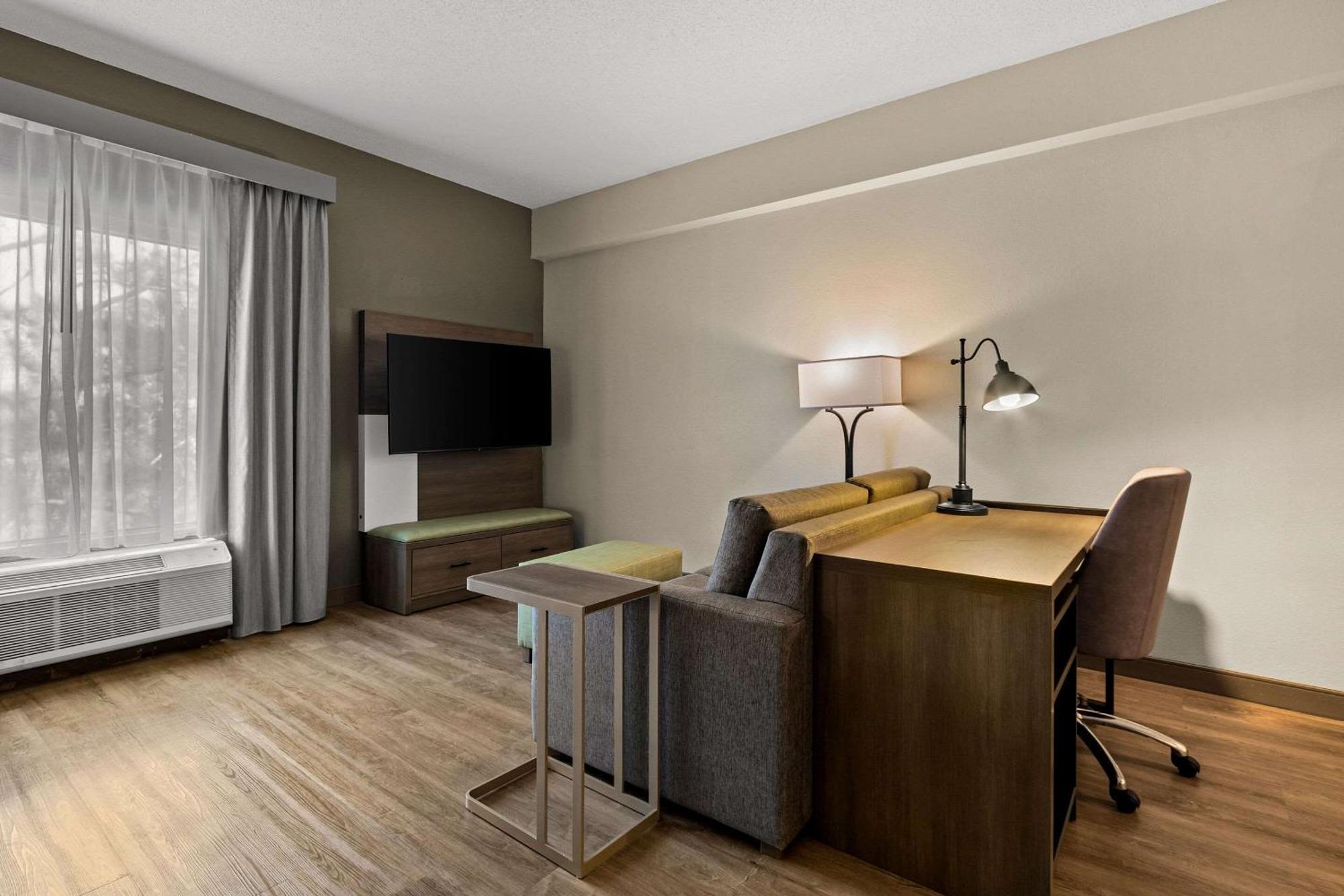 Comfort Suites Charleston West Ashley Экстерьер фото