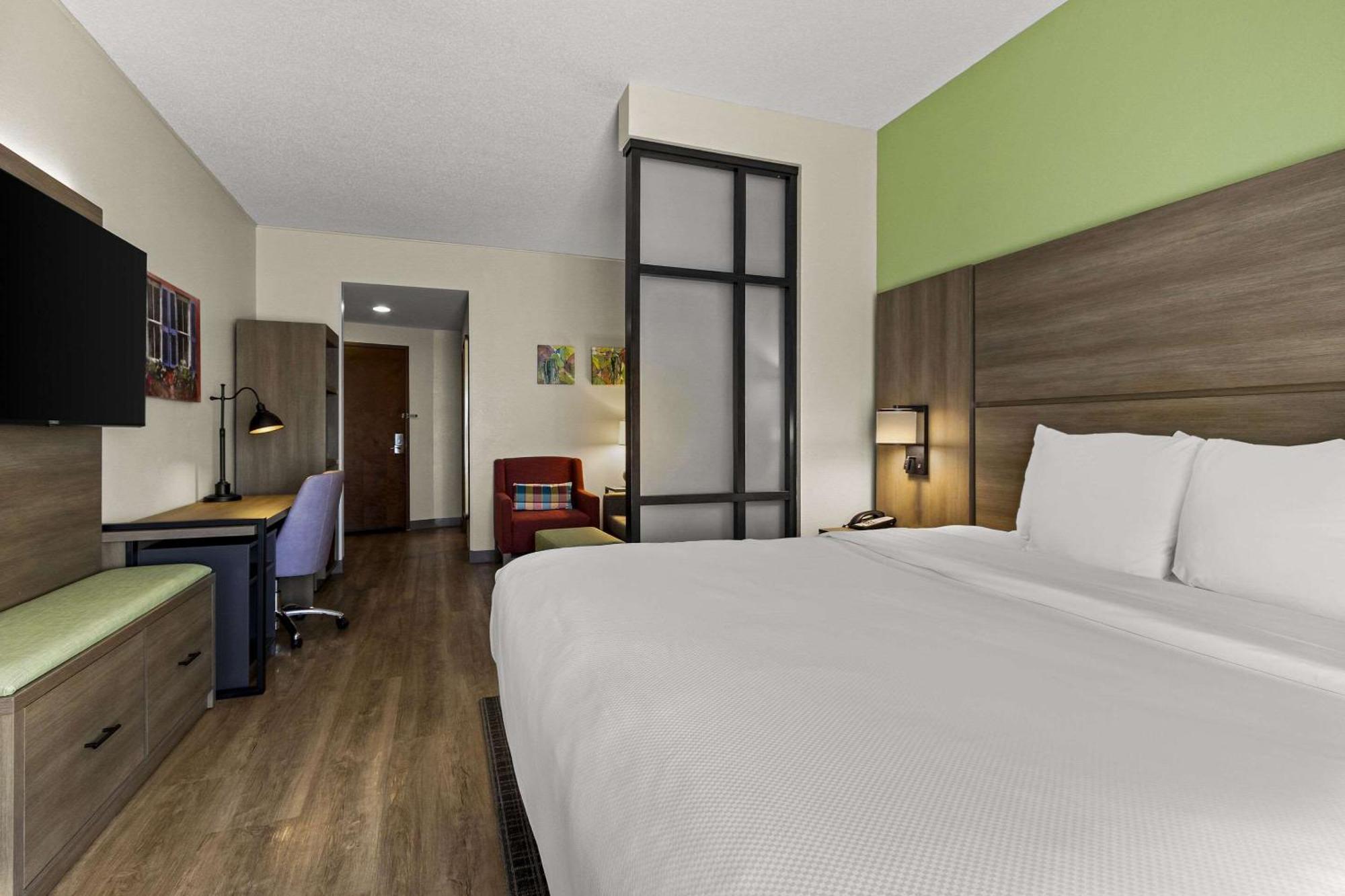 Comfort Suites Charleston West Ashley Экстерьер фото