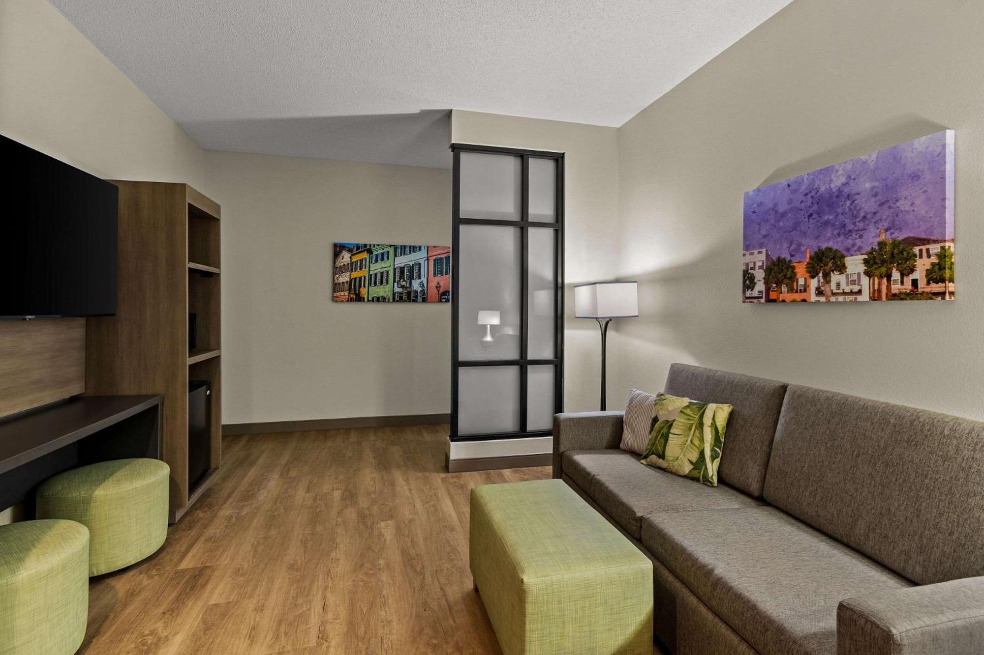 Comfort Suites Charleston West Ashley Экстерьер фото